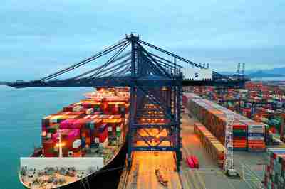 航拍深圳鹽田集裝箱港 密密麻麻，蔚為壯觀